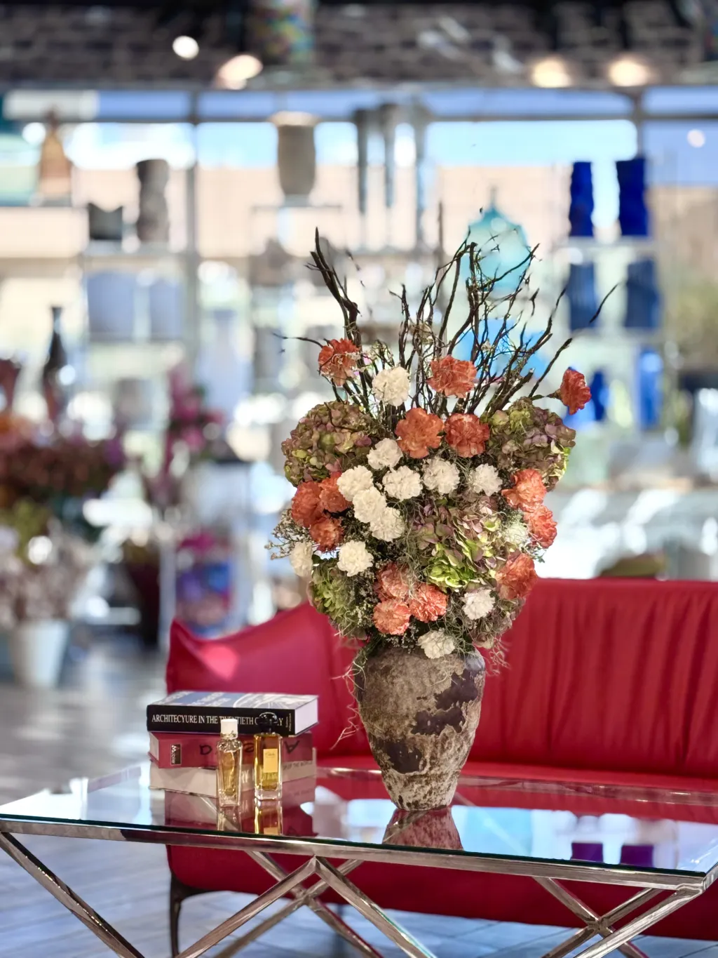 فازة الورد الأنتيك مع الكرنيشن