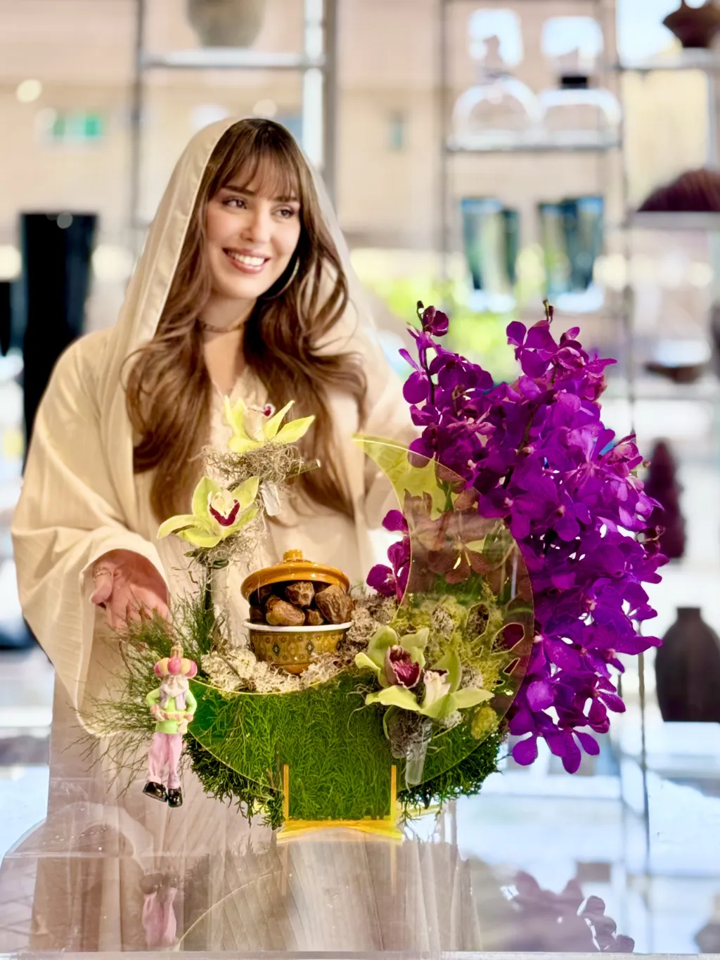 هلال رمضان الأصفر الشفاف