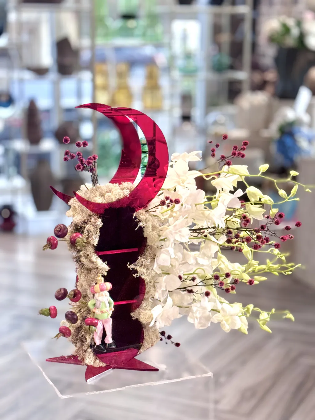 هلال رمضان الأحمر الشفاف