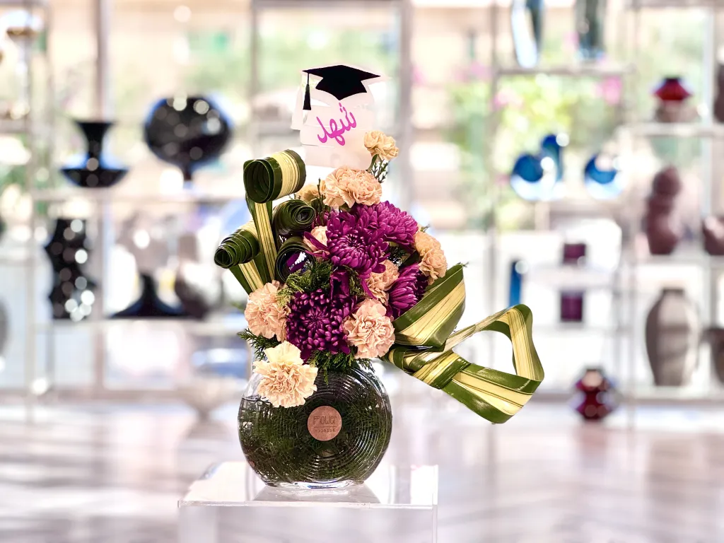 فازة تخرج أنيقة مع تغريسه تخرج