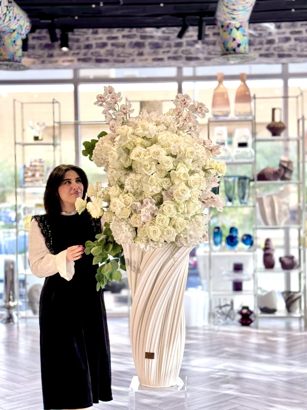 الأبيض الناصع